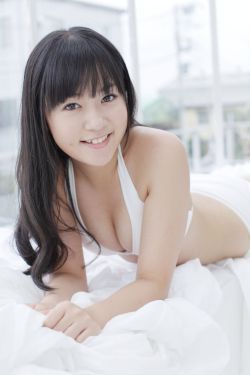 边吃奶边弄进去男女视频